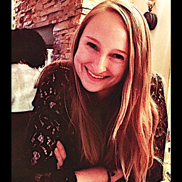 Profile Picture of Savannah Kerr (@satx92) on Poshmark