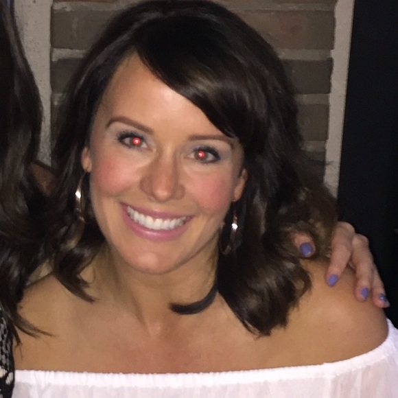 Profile Picture of Nicole Turner (@nikilynnt) on Poshmark