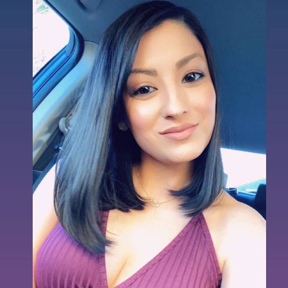 Profile Picture of Amanda Ozuna (@lovejustin22) on Poshmark