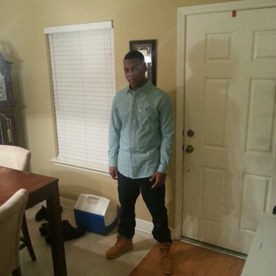 Profile Picture of Eric Nicholson (@moneymaneric18) on Twitter