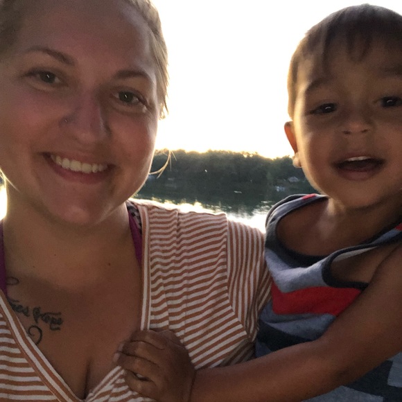 Profile Picture of Andie Cook (@hazelbaby14) on Poshmark