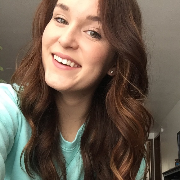 Profile Picture of Erin Gonzales (@ering12) on Poshmark