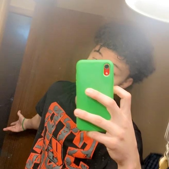 Profile Picture of Blake Woods (@blakewoods) on Poshmark