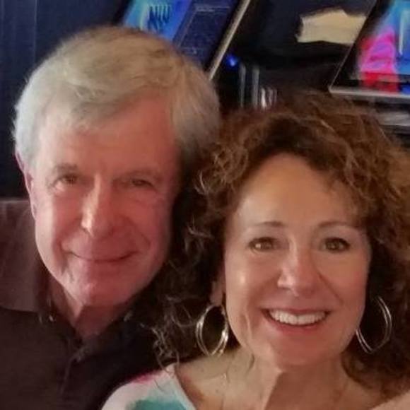 Profile Picture of Deonne Linenberger (@tomdeonne) on Poshmark