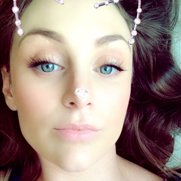 Profile Picture of Jami Burrows (@jamilynnb03) on Poshmark