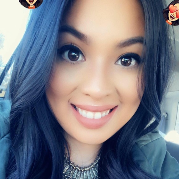 Profile Picture of Genesis Paz (@genesisip) on Poshmark