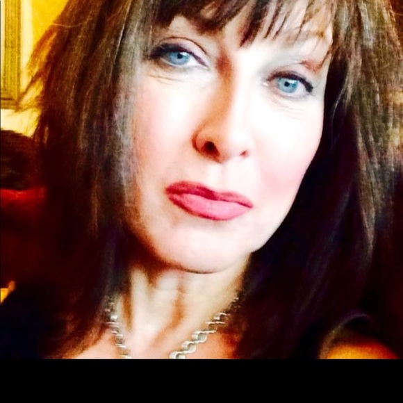 Profile Picture of Starr Perry (@starrperry) on Poshmark