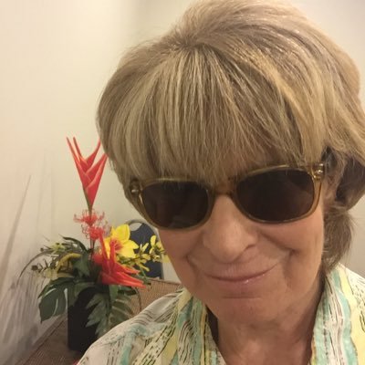 Profile Picture of Jan Oxenberg (@janoxenberg) on Twitter