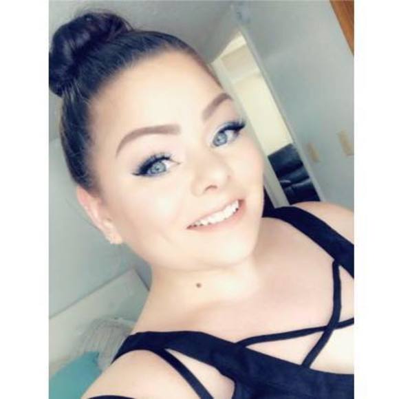 Profile Picture of Mandy Rachau (@mrachau62639) on Poshmark