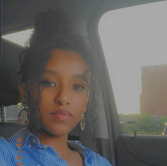 Profile Picture of Noni Etana (@noniet) on Poshmark