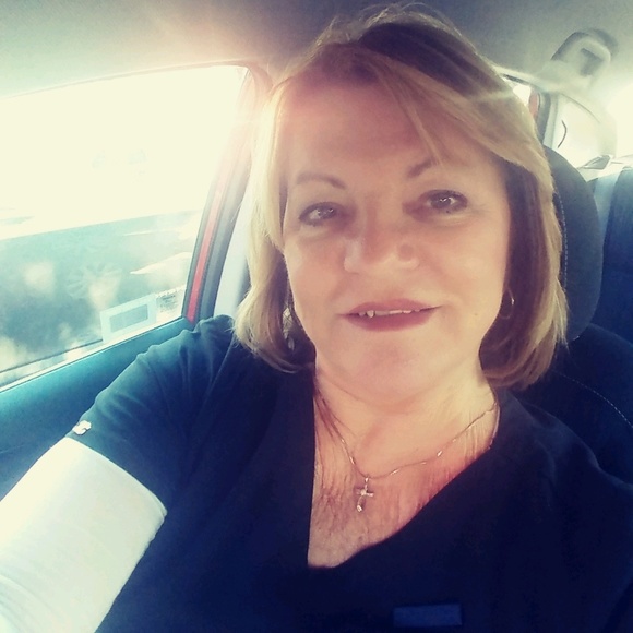 Rita Ouzts - Poshmark Profile Picture of Rita Ouzts (@vettelady54) on Poshmark