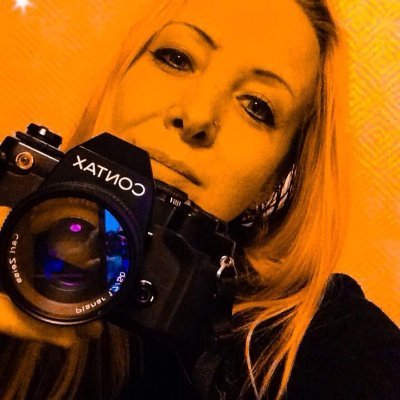 Profile Picture of Anne Forest 🇫🇷🇪🇺📸 🎸🎨 (@AnneCurrieFHHC) on Twitter