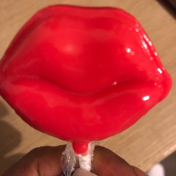 Profile Picture of Bernette Hinkle (@oilsheen1) on Poshmark