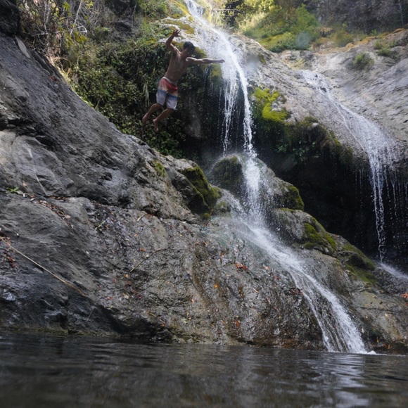 Profile Picture of Jonah Kim (@jonahskim) on Poshmark