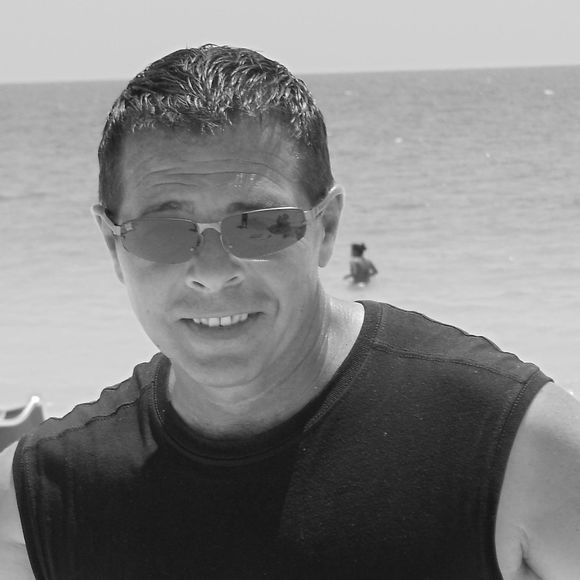 Profile Picture of Jimmy Costello (@jimmycostello) on Poshmark