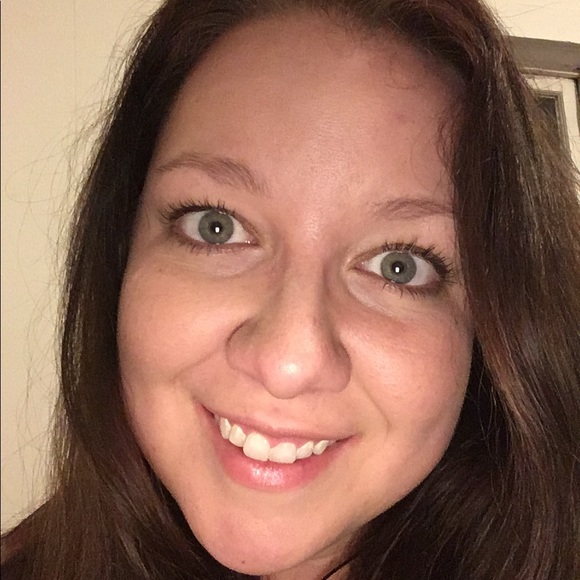 Profile Picture of Rachel Overby (@racheloverby) on Poshmark