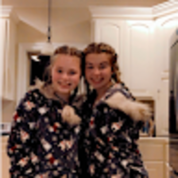 Profile Picture of Emily Green (@mily_green32) on Poshmark