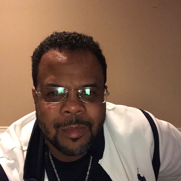 Profile Picture of Kevin Levert (@vertski) on Poshmark