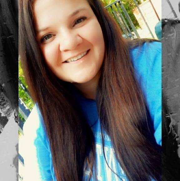 Profile Picture of Danielle Perry (@free4joed) on Poshmark