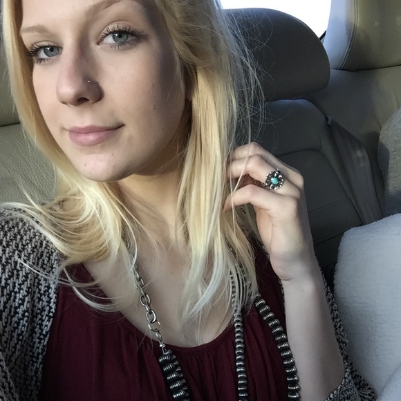 Profile Picture of Liina Francis (@niiner) on Poshmark