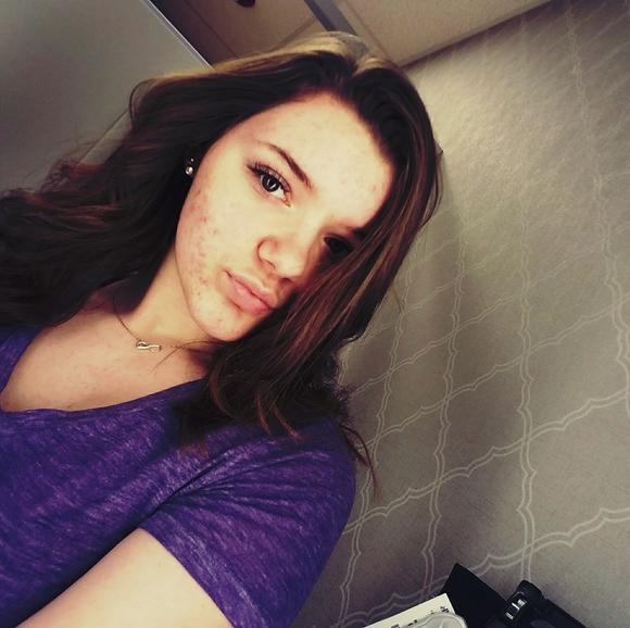 Breeze Lyda - Poshmark Profile Picture of Breeze Lyda (@beezebabe) on Poshmark