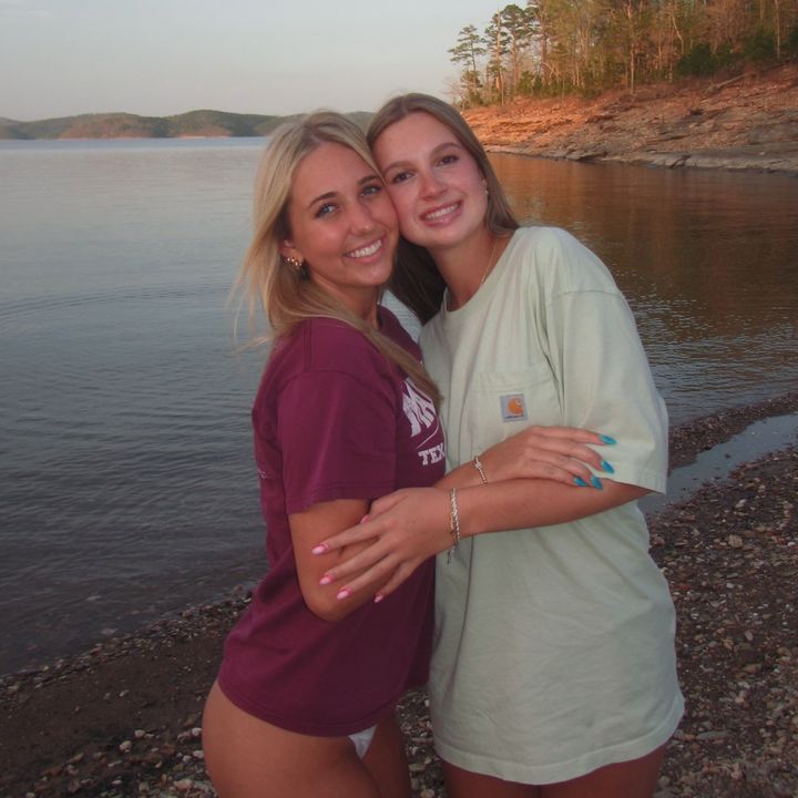 Profile Picture of mer (@meredithbeesonn) on Tiktok