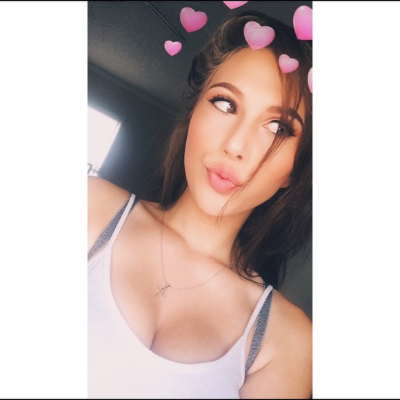 Profile Picture of Hope Simpson (@crazybaby_) on Poshmark