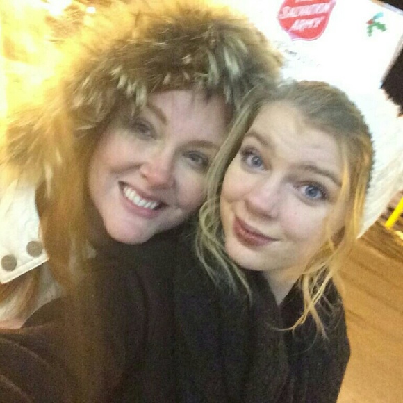 Profile Picture of Meredith Earles (@meredith2222) on Poshmark