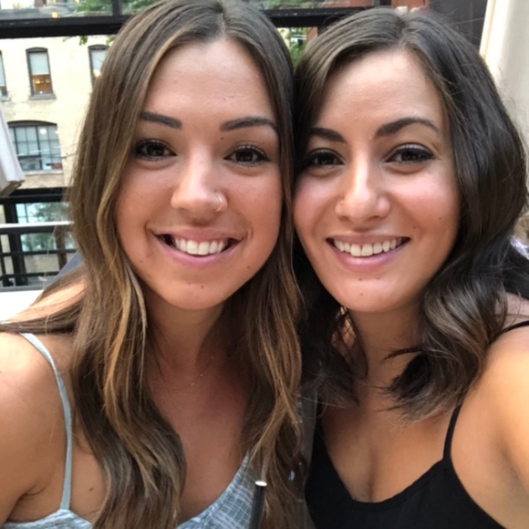 Profile Picture of Stephanie Rebelo (@stephaniereb555) on Poshmark