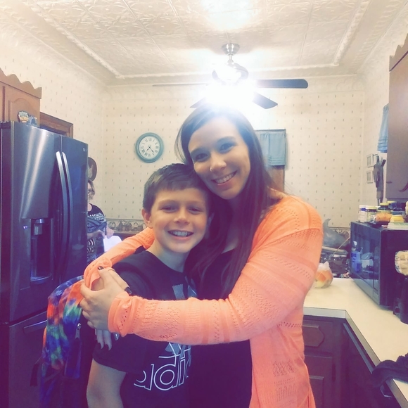 Profile Picture of Samantha Stillinger (@s_stillinger) on Poshmark