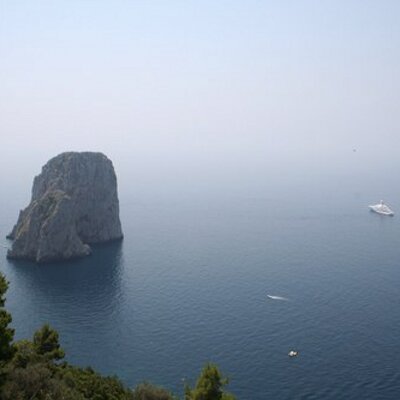 Profile Picture of Lucy Barzun Donnelly (@lucybdonnelly) on Twitter