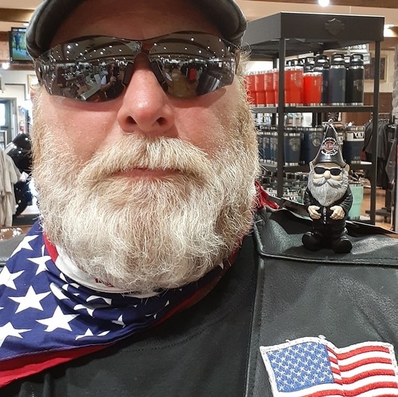 Jeff Leydig - Poshmark Profile Picture of Jeff Leydig (@jeffleydig) on Poshmark