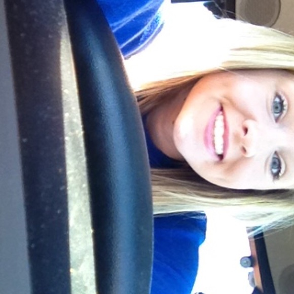 Profile Picture of Mackenzie Glickert (@zee_20013) on Poshmark