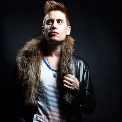 Profile Picture of Aaron Roach (@designbytrendy) on Twitter