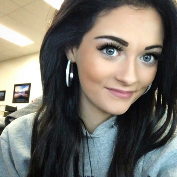 Profile Picture of Tannier Bendickson (@bendicksont) on Poshmark