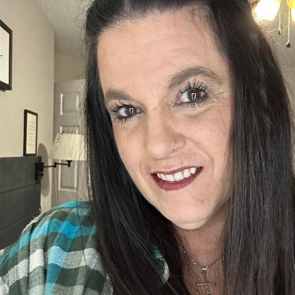 Profile Picture of Ginger Wheeler (@gingerjwheeler) on Poshmark