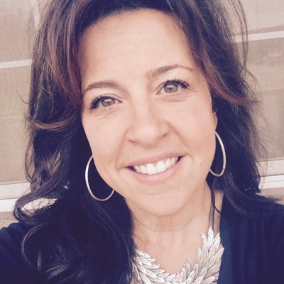 Profile Picture of Lori Brennan (@Lorikinderteach) on Twitter