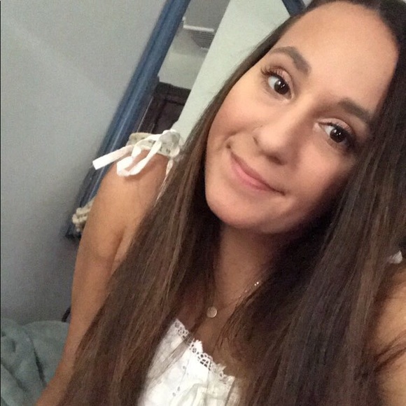 Profile Picture of Taylor Lavalla (@taylav7879) on Poshmark