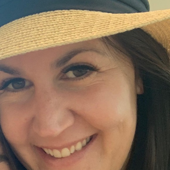 Cindy Nahas - Poshmark Profile Picture of Cindy Nahas (@cross47) on Poshmark