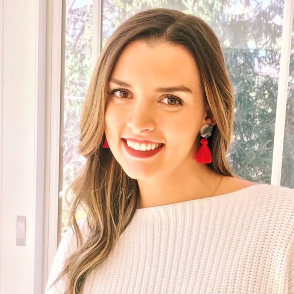 Profile Picture of Michelle Lobien (@m_lobien) on Poshmark