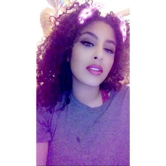 Profile Picture of Tayleah Neal (@tayleahhh) on Poshmark