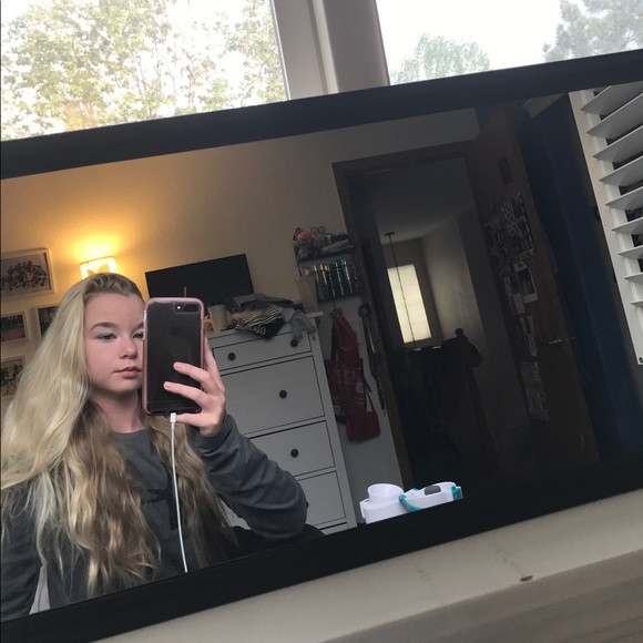 Profile Picture of Lexi Weinheimer (@weinhelexi) on Poshmark