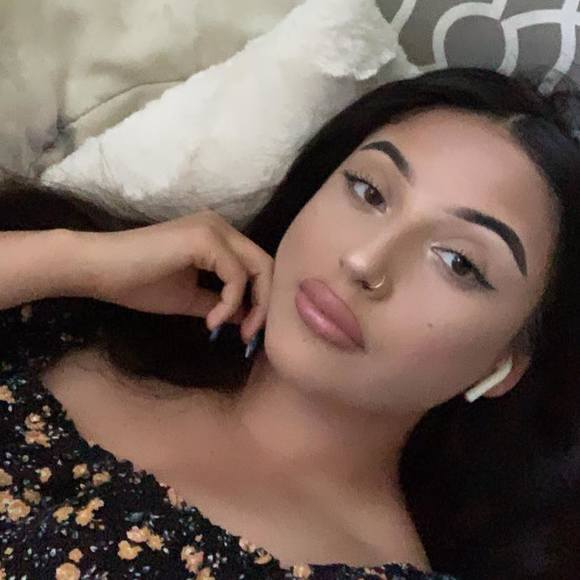 Profile Picture of Maribella Delgadillo (@maribelladelgad) on Poshmark