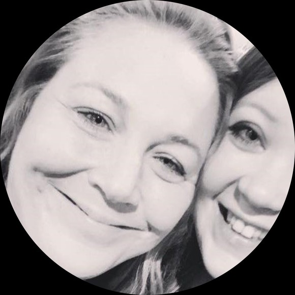 Profile Picture of Posh Palette (@poshpalette47) on Poshmark