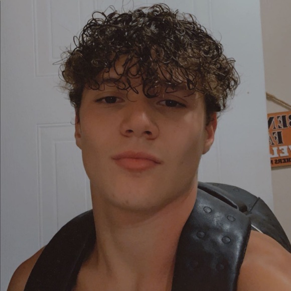 Profile Picture of Levi Blevins (@blevinslevi2) on Poshmark