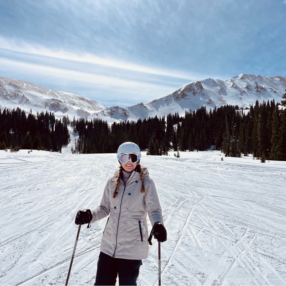 Profile Picture of Christina Perlinger (@cperlinger) on Poshmark