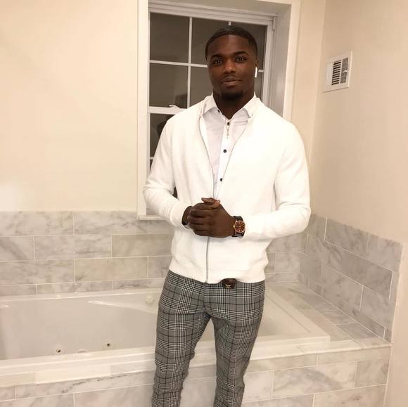 Profile Picture of Carlson Ogene (@carlsonogene) on Poshmark