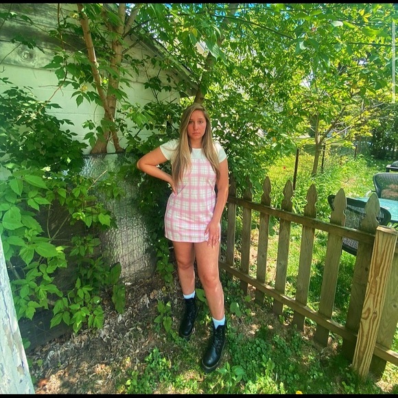 Profile Picture of Kate Ksicinski (@kateksicinski) on Poshmark