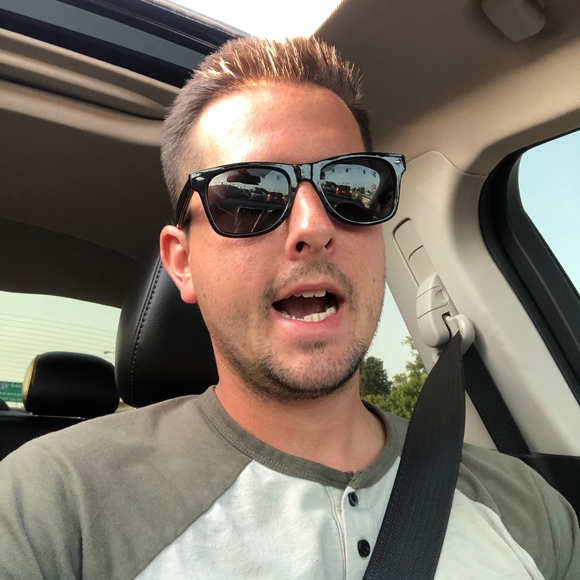 Profile Picture of Robert Glover (@icd_rob) on Poshmark