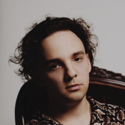 Profile Picture of Robbie Versace (@robert_carney97) on Twitter